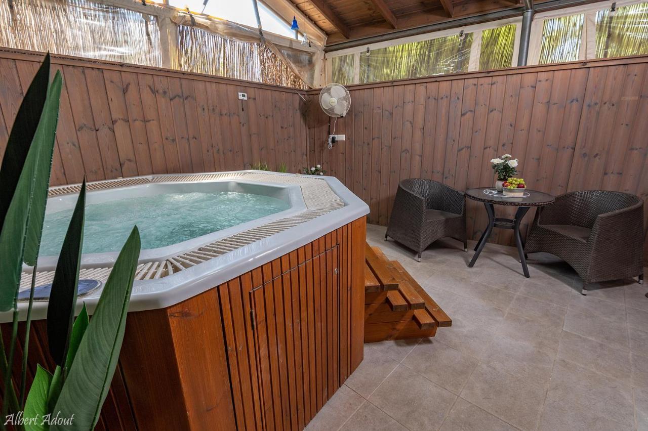 Talia Cabin Guest & Spa 罗什平纳 外观 照片