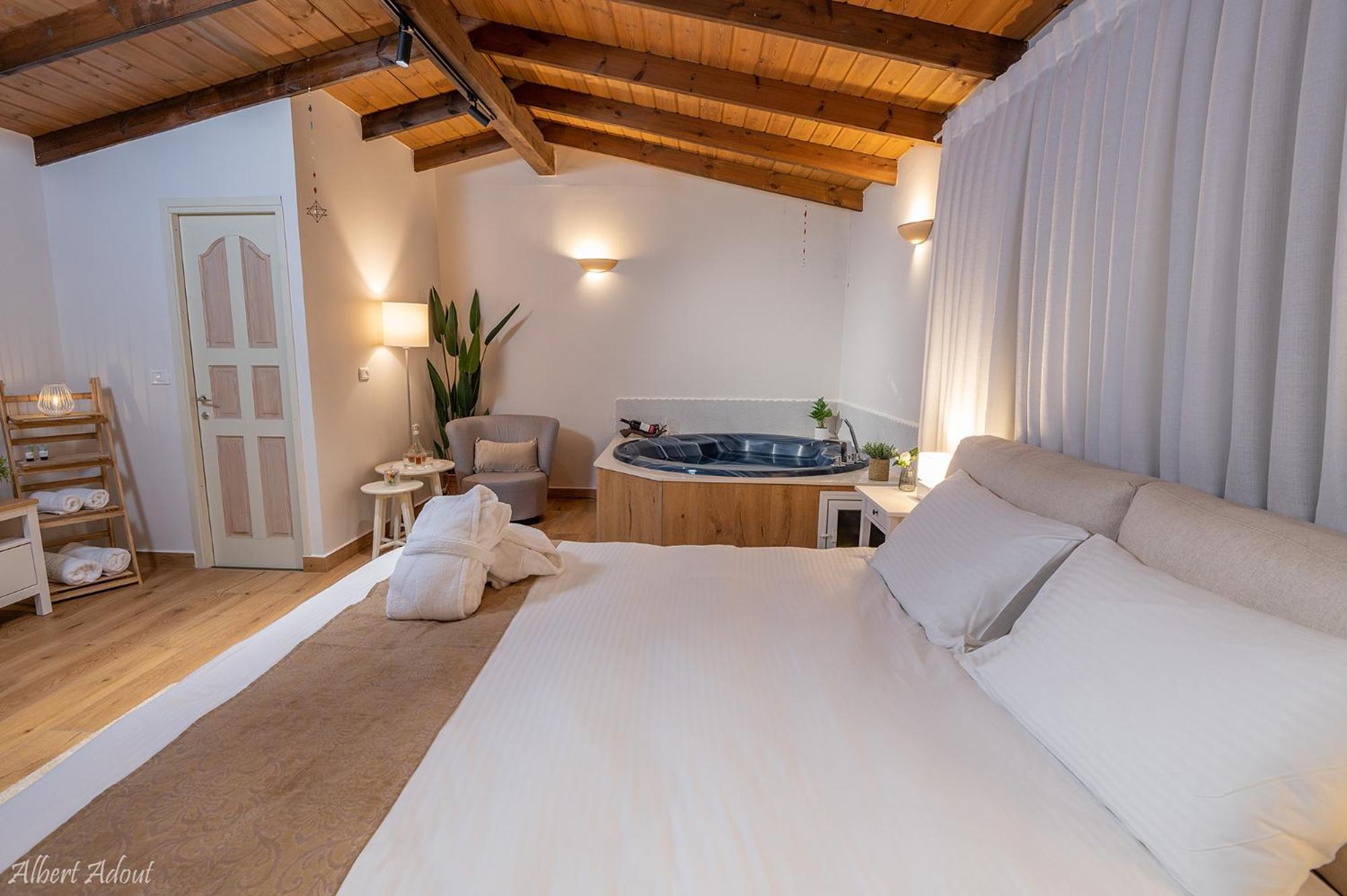 Talia Cabin Guest & Spa 罗什平纳 外观 照片